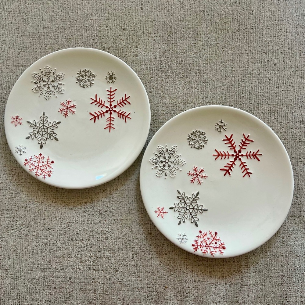 Cracker Barrel Snowflake Appetizer Plates Set of 2 White Red Silver Christmas